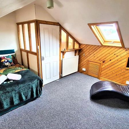 Lovely Spacious 5 Bedroom Home Near Chester City Centre 외부 사진